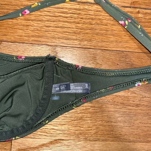 Aerie green floral bikini top, size 34b/small, underwire - Picture 5 of 5